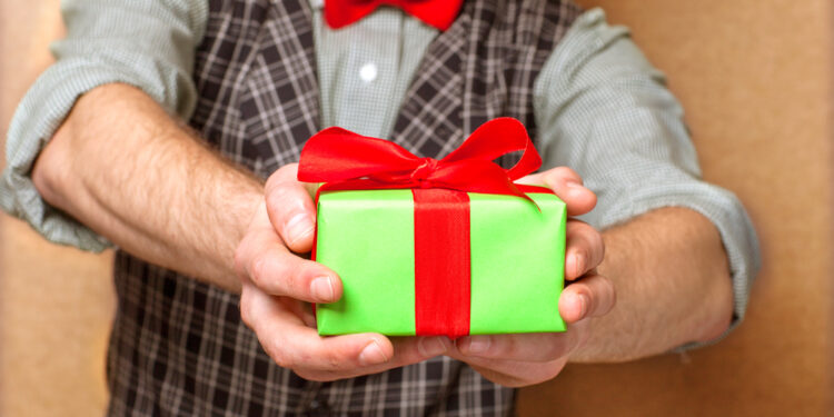The Etiquette Of Returning Engagement Gifts