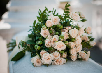 7 Questions To Ask Your Wedding Florist Before Booking Them