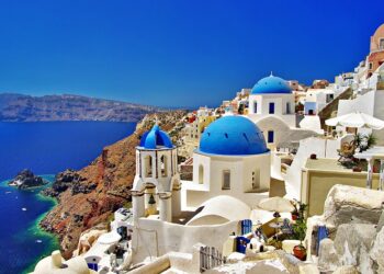 Amazing Santorini - travel in Greek islands series