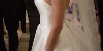 Bride Goes Viral After Getting Dresses With Pockets For Her And Bridesmaids