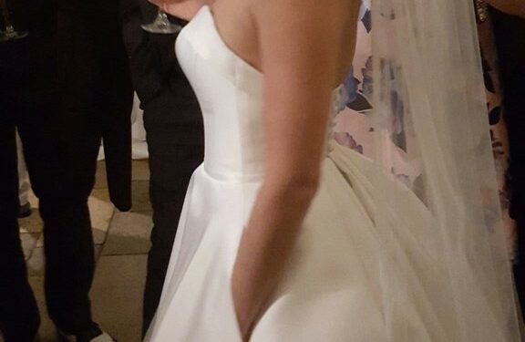 Bride Goes Viral After Getting Dresses With Pockets For Her And Bridesmaids