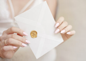 How to create your wedding enclosure card