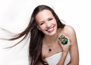 What to get for your bride’s birthday if it is close to the wedding day